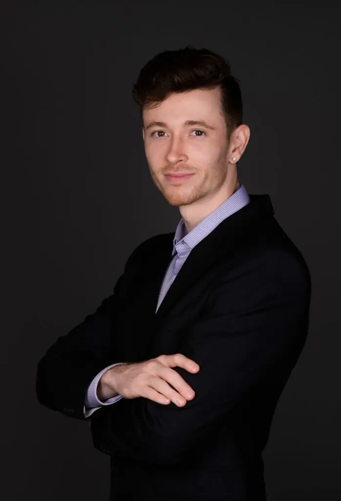 Half body photo of a man with cross arms
